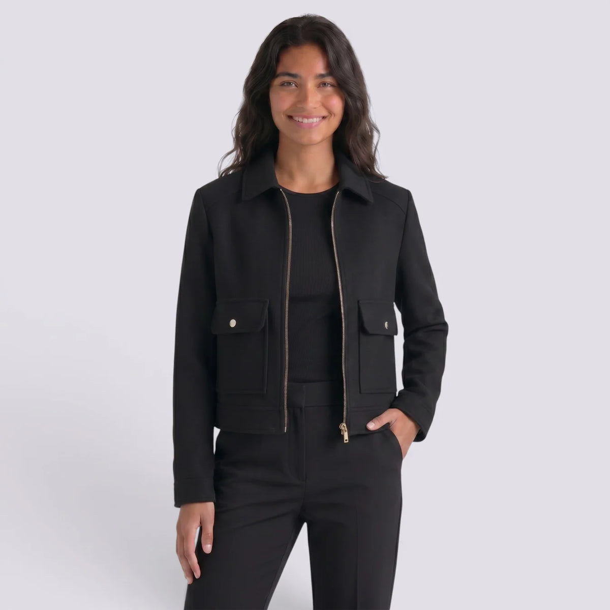 Silvia | Chaqueta corta con cremallera frontal
