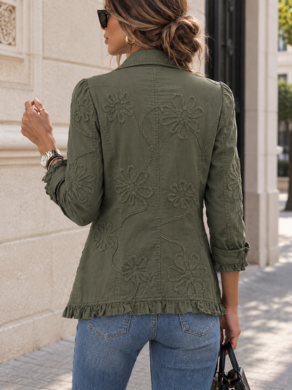 Alejandra | Chaqueta de estilo bohemio-chic con bordados florales en verde retro y volantes