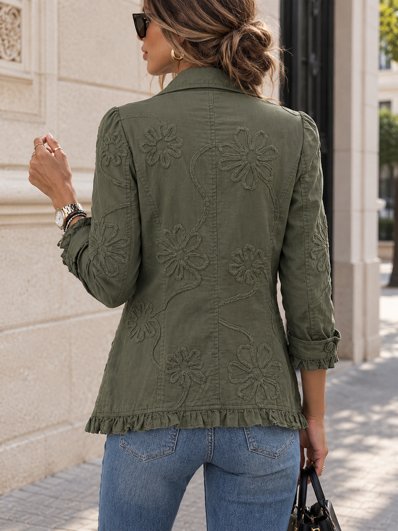 Alejandra | Chaqueta de estilo bohemio-chic con bordados florales en verde retro y volantes
