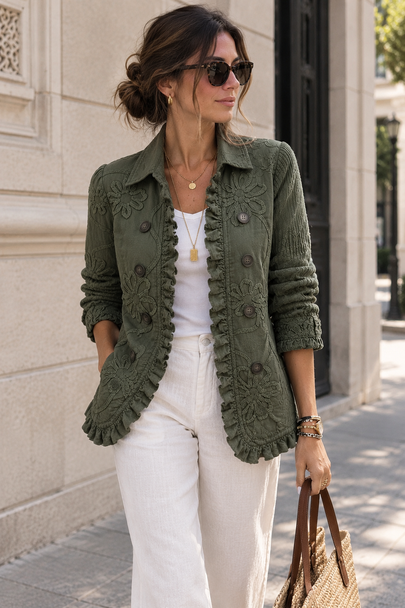 Alejandra | Chaqueta de estilo bohemio-chic con bordados florales en verde retro y volantes